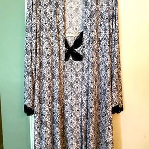 Lovely California Dynasty Peignoir Set